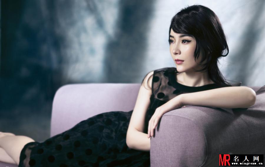 陈数优雅写真 复古妆容显典雅韵味(1)