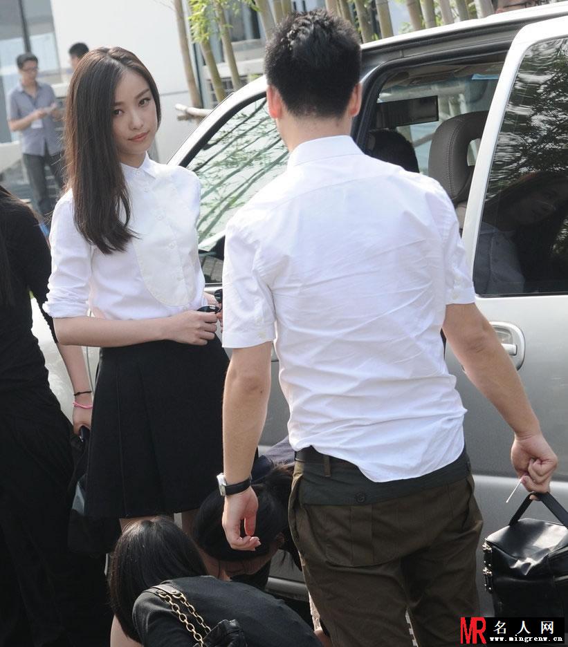 倪妮换衣遭偷拍 忍无可忍镜头发怒(1)