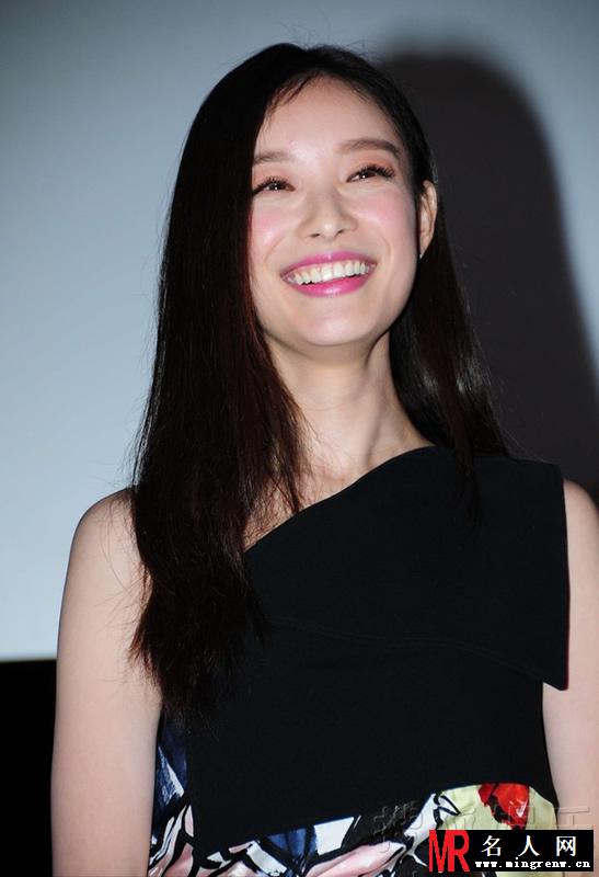 倪妮2014活动大图集第二弹 喝酒嘟嘴卖萌讨人喜欢(1)