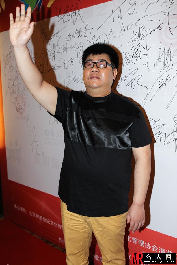瞎了你的眼！娱乐圈360度全死角男神杨臣刚出席活动(1)