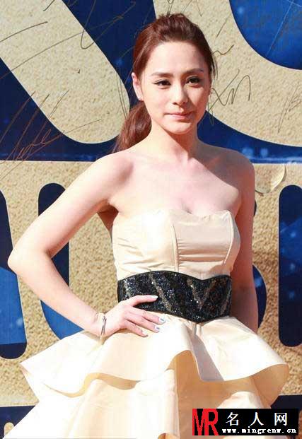 阿娇陪走红毯酥胸香艳 肤白貌美性感诱人(1)