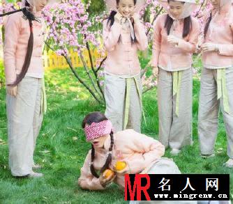 活色生香曝光李易峰奇葩剧照 化身媒婆形象尽毁(1)