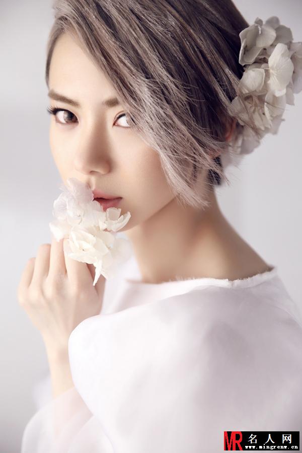 戚薇纯白写真 宛如雪白女神(1)