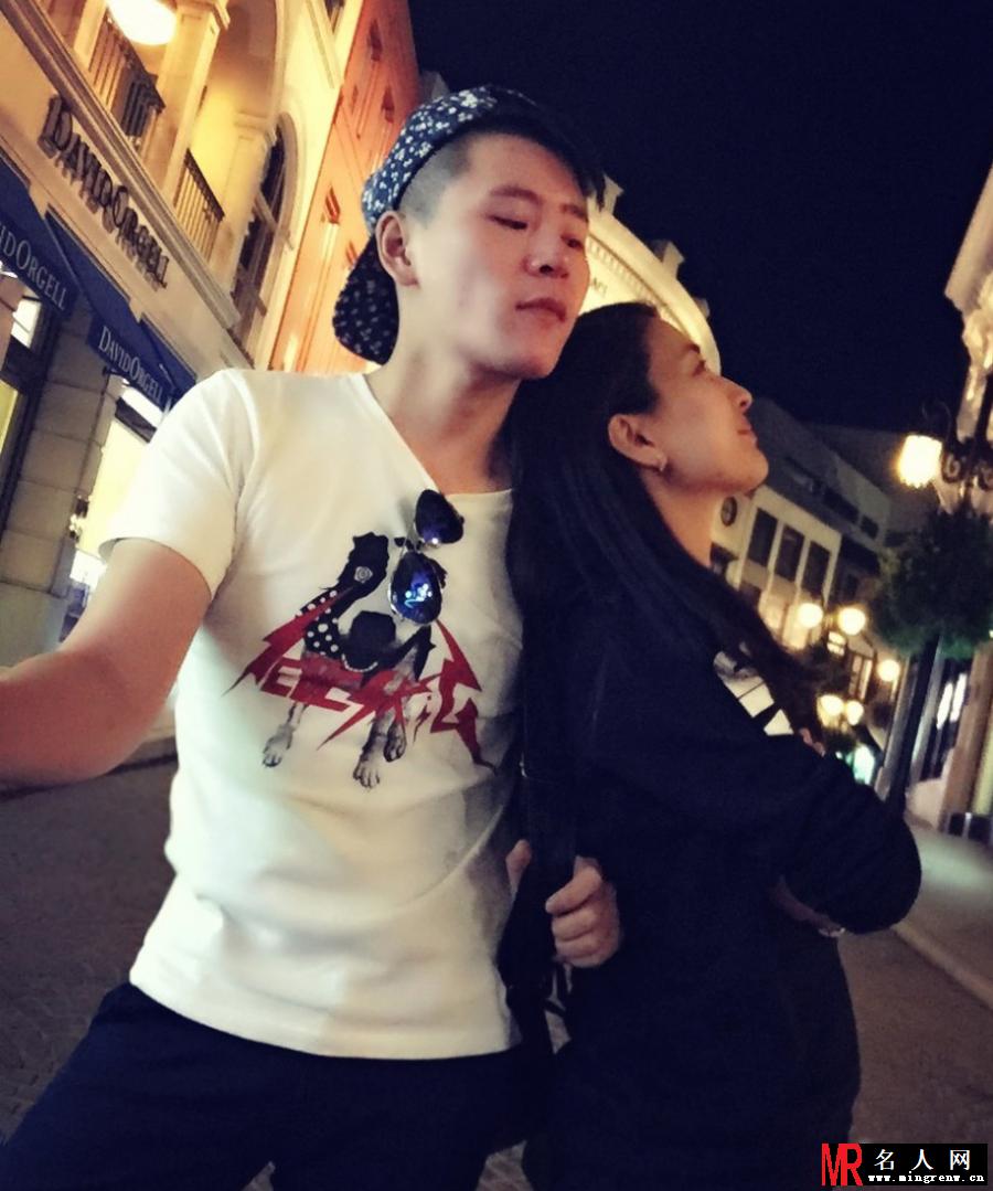 马苏美国街头玩嗨 卖萌出镜欢乐无限(1)