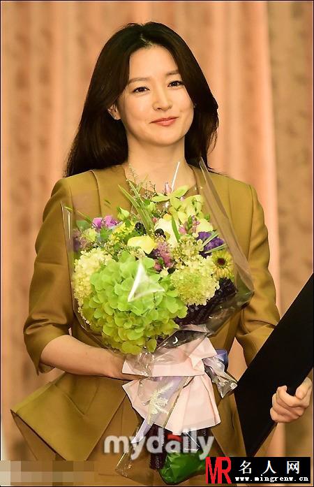 李英爱担任外交形象大使 气质优雅迷人(1)