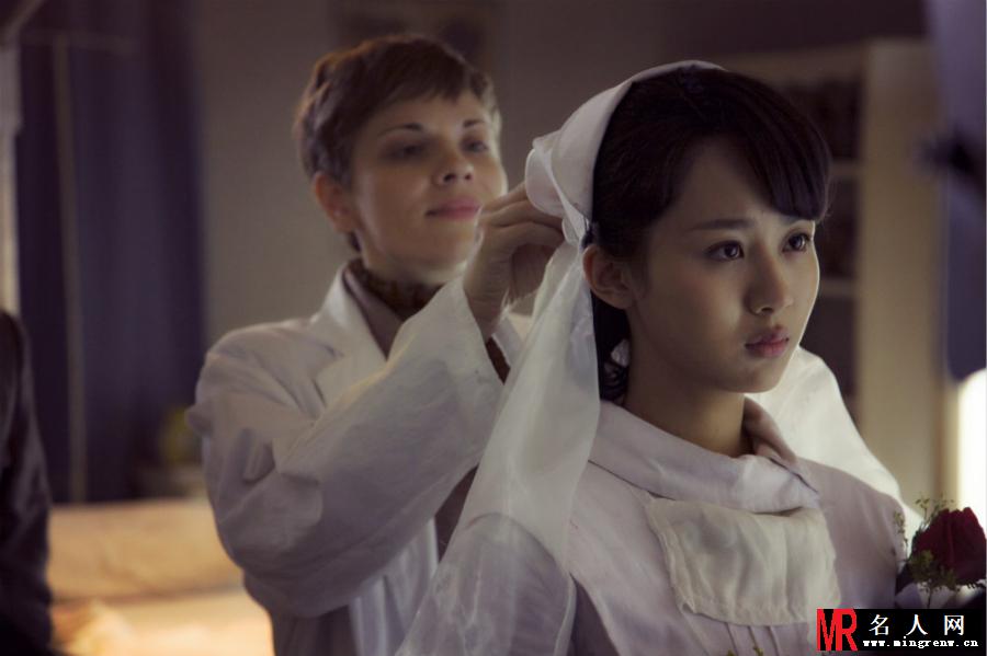 战沙场杨紫剧照 小护士形象尽显温婉可人(1)