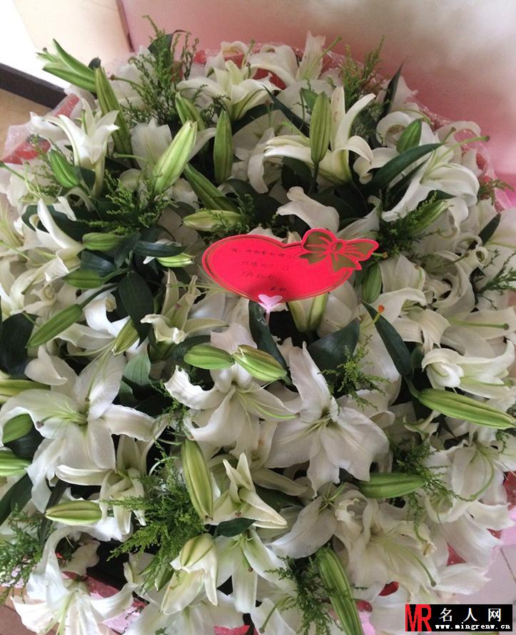 小沈阳结婚纪念日 微博秀与妻恩爱照(1)