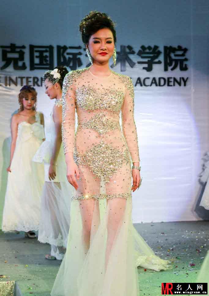 大连国际婚恋节 众模特雷人扮相出位抢镜(1)