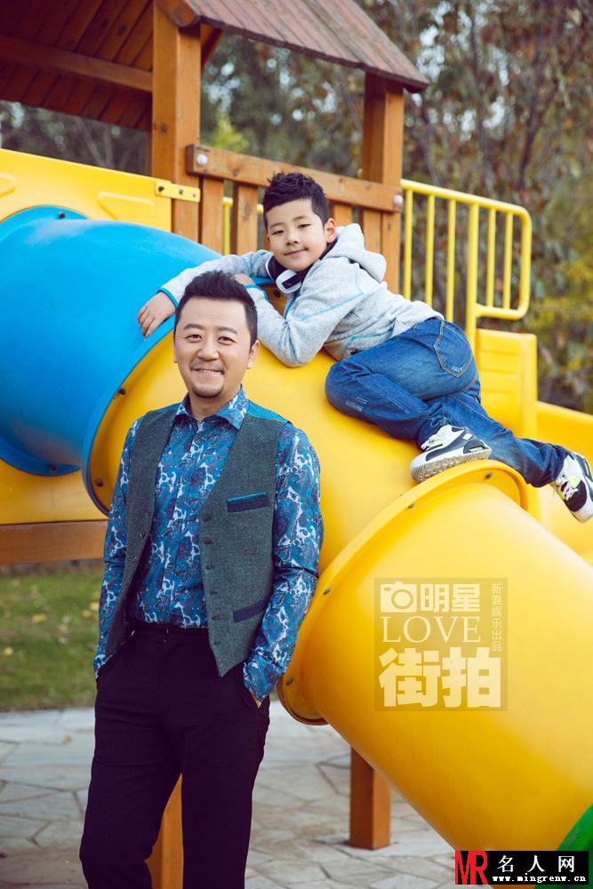爸爸去哪儿郭涛与儿子石头亲子街拍大片曝光(1)