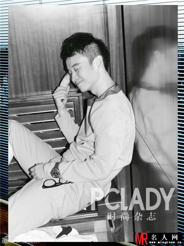 董子健夏日清凉写真 鲜艳搭配尽显青春(1)