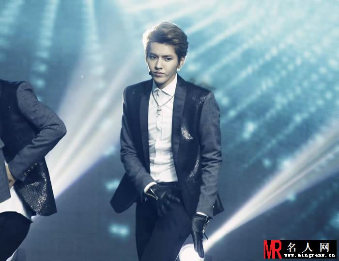 吴亦凡2013年百度娱乐沸点现场卖力表演颜值爆表(1)