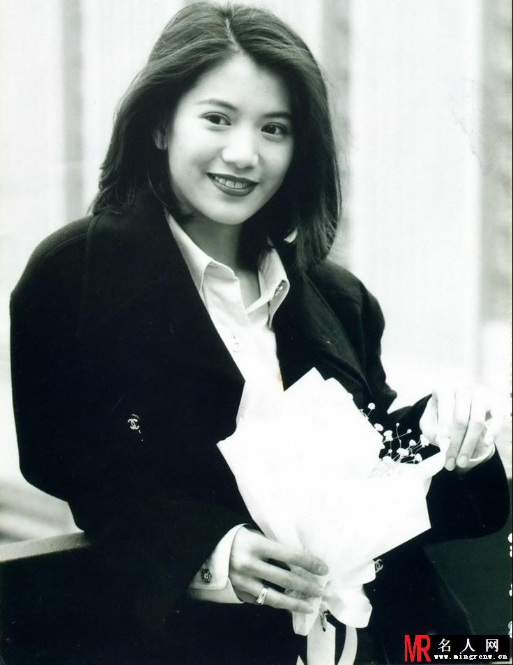 袁咏仪早期写真照 演绎清纯妩媚迷人风采(1)