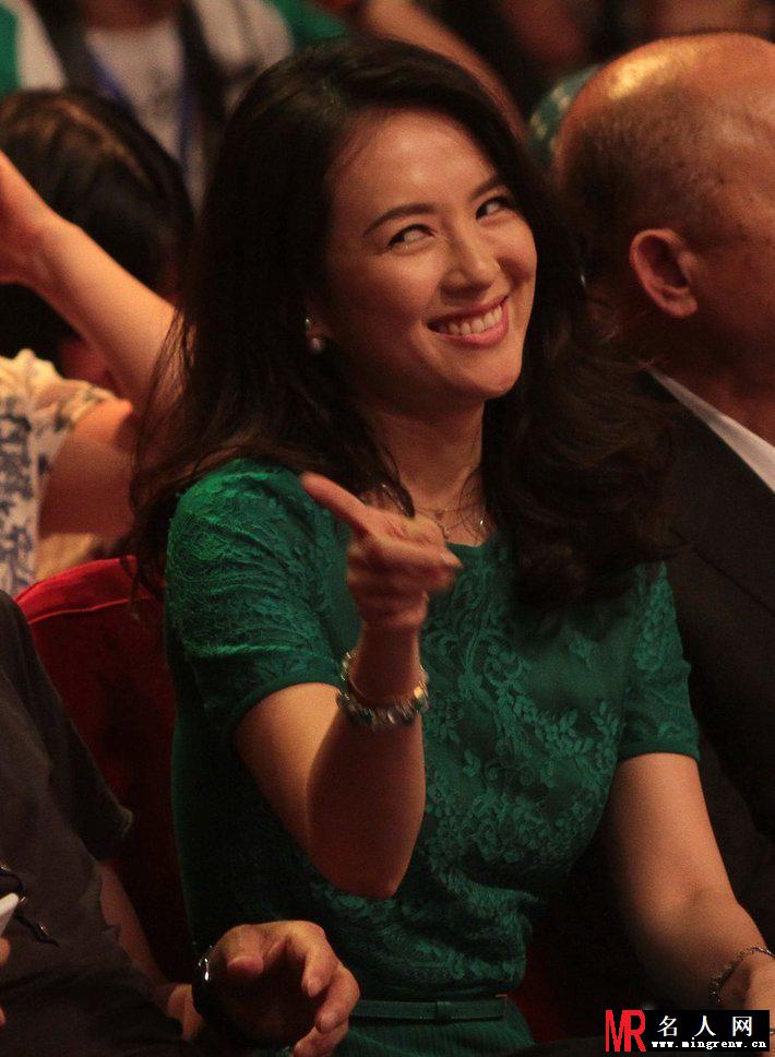 章子怡一秒变表情女王 挤眉弄眼调戏好友(1)