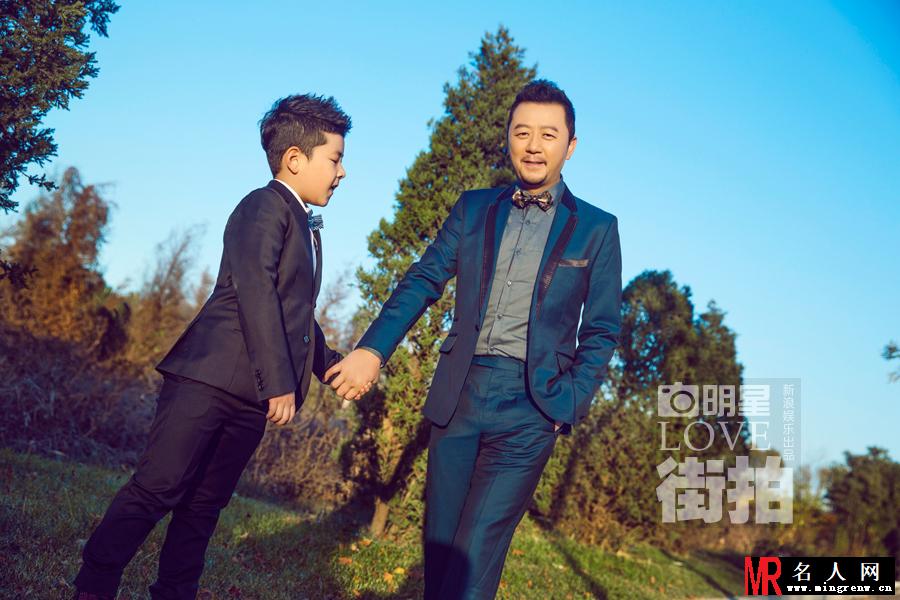 爸爸去哪儿郭涛与儿子石头亲子街拍大片曝光(1)