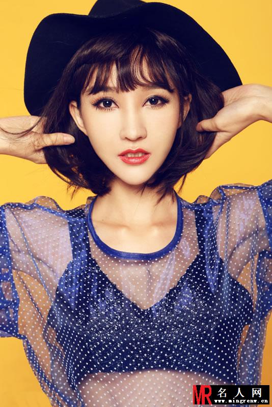 卢莹最新时尚写真 透视装性感妖艳(1)