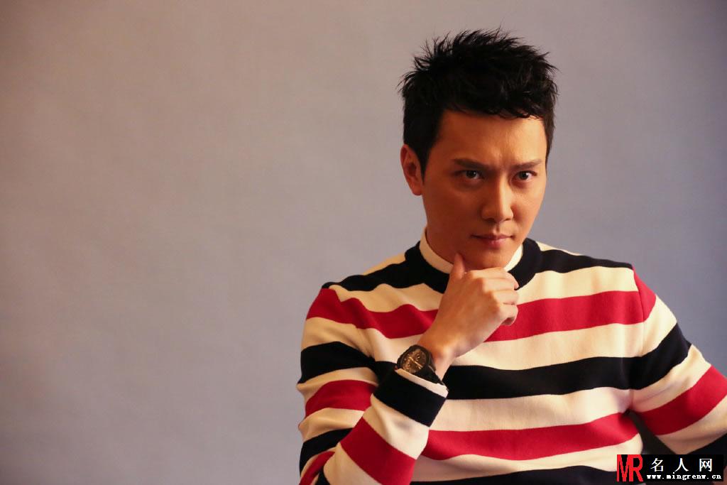 冯绍峰登《CQ》杂志 成熟稳重尽显男人本色(1)