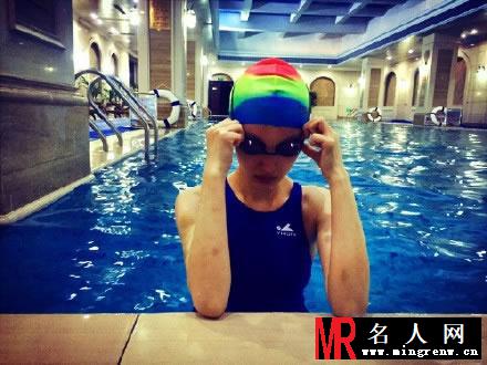 倪妮2015游泳照曝光 青春而充满活力(1)