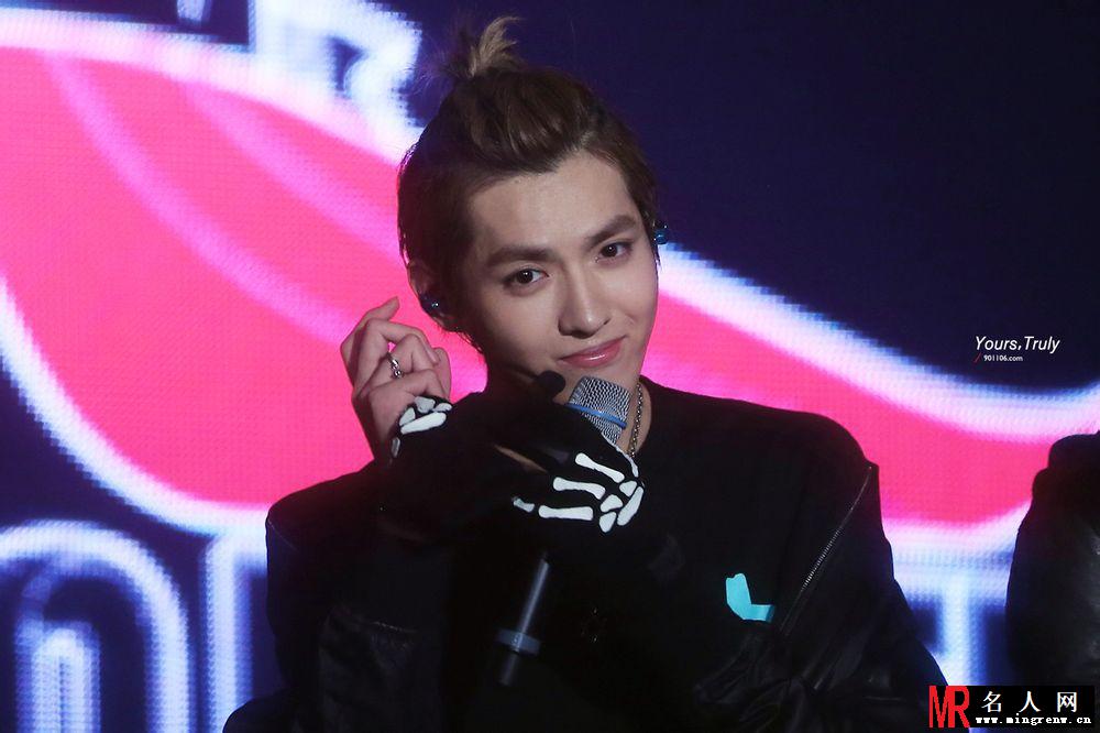 吴亦凡2013年亮相韩国SMWEEK火爆现场 颜值惊人(1)