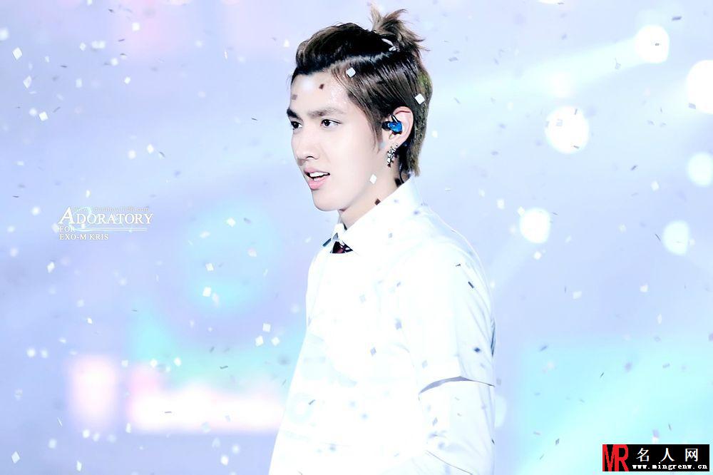 吴亦凡2013年SMWEEK与粉丝欢度周末演唱大赏休闲装扮帅气(1)