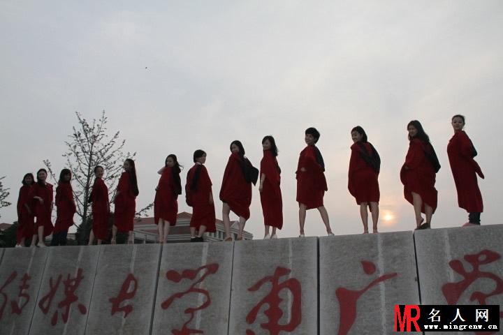 倪妮2011年6月毕业照 疯狂青春幸福回忆(1)