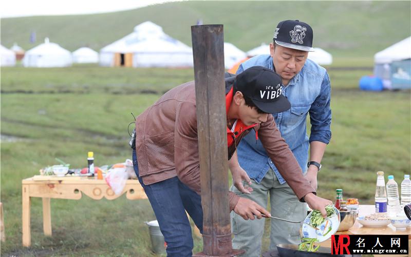 爸爸2多多贝儿席地而坐 获封草原小姐妹(1)