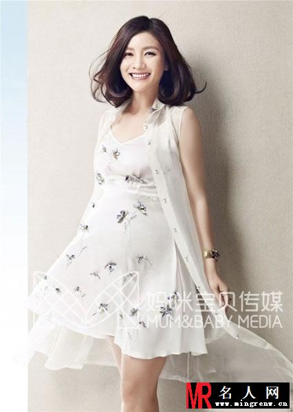 胡可挺大肚拍写真 准妈妈笑颜逐开(1)