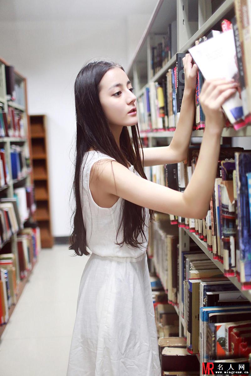迪丽热巴清新写真 清新可人宛若仙女(1)