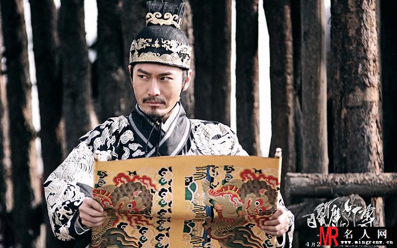 范冰冰白发魔女传曝新照 牵手黄晓明魔幻演绎(1)