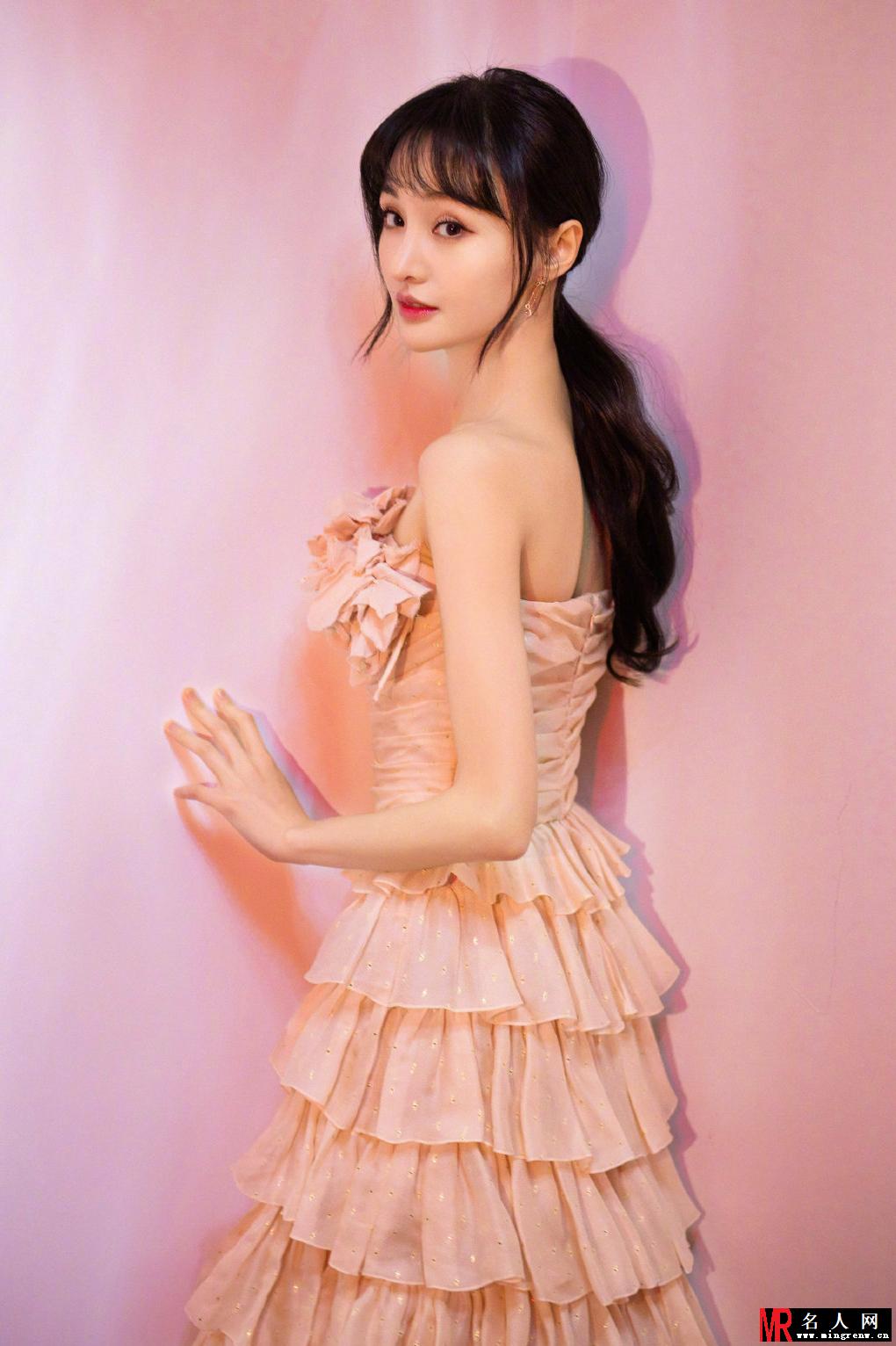 郑爽蝴蝶背性感惊艳 网友：仙女本仙(1)