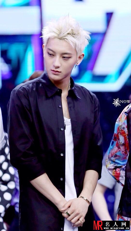 2014年6月EXO中国快乐大本营录制现场黄子韬图片帅气时尚(1)