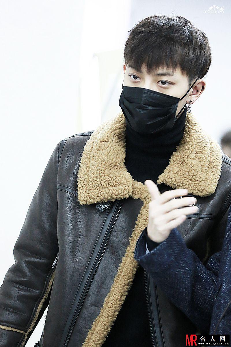 2014年11月EXO帅气亮相机场写真日本返韩黄子韬图片写真(1)