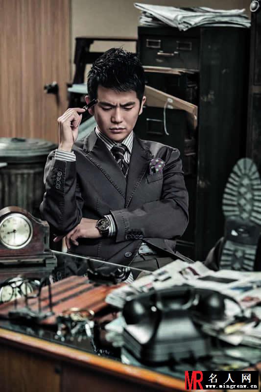 张晓龙自在玩转霸道总裁范儿 彰显熟男风(1)