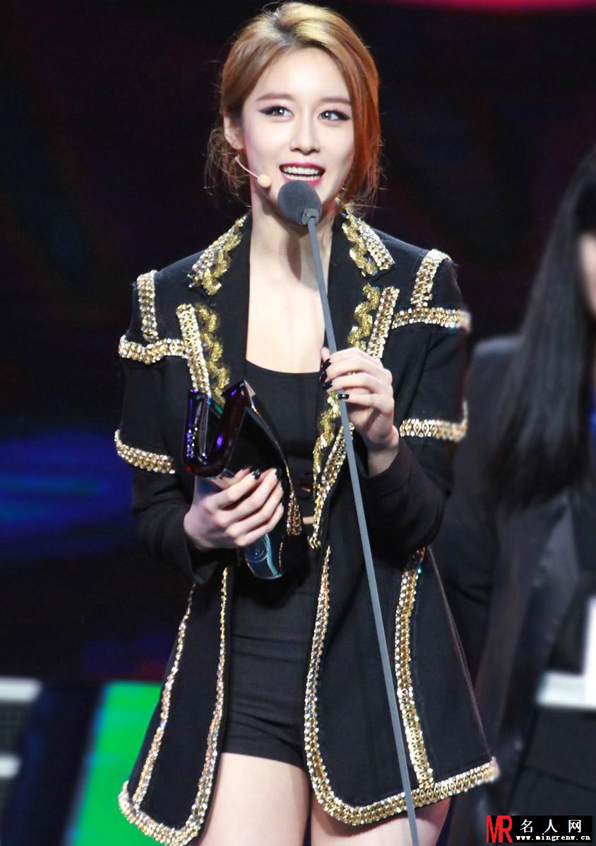 朴智妍音乐V榜性感演绎《一分一秒》 荣获性感艺人大奖(1)