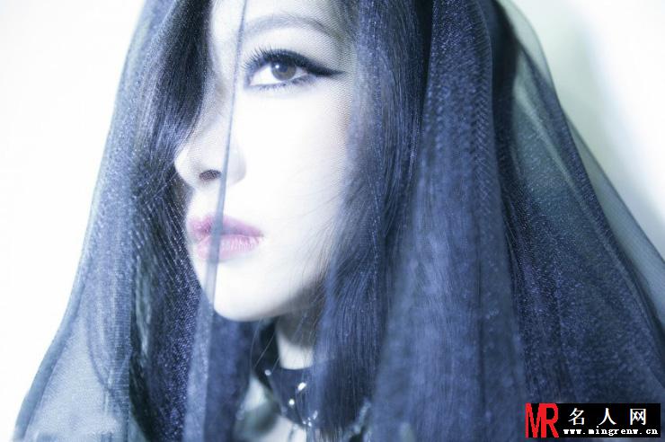 韩团f(x)宋茜复古写真 冷艳妩媚异国风情(1)