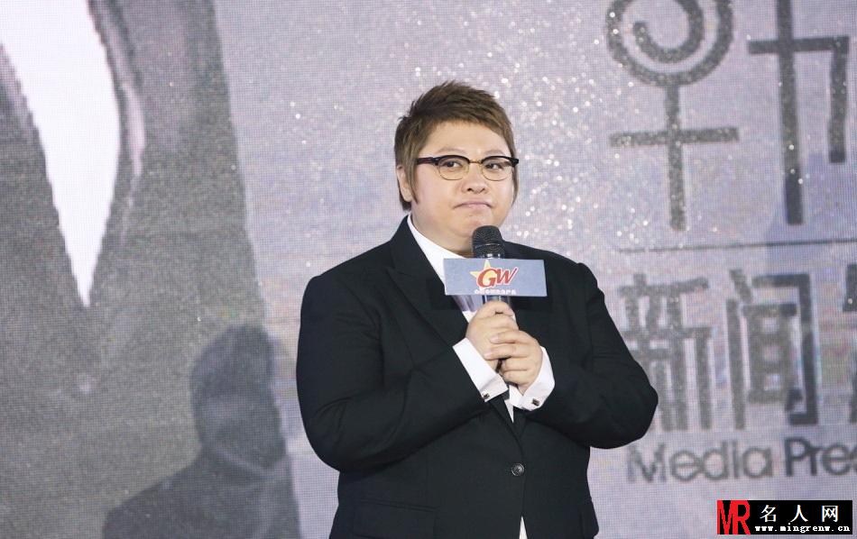 韩红揭巡演场次谈黄晓明婚礼:不会帮挡酒(1)