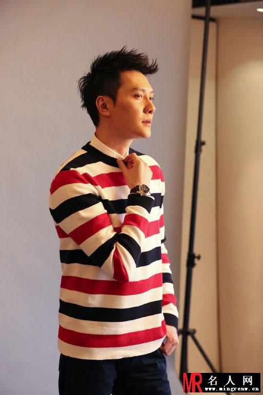 冯绍峰登《CQ》杂志 成熟稳重尽显男人本色(1)