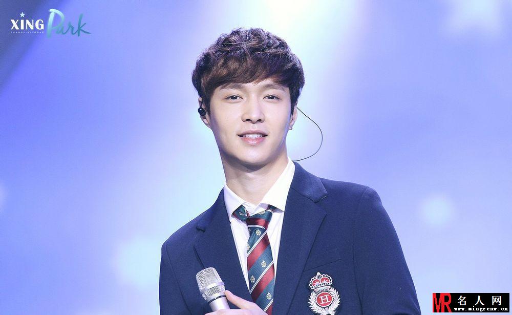 EXO张艺兴2014年帅气亮相湖北卫视春晚现场粉丝尖叫(1)