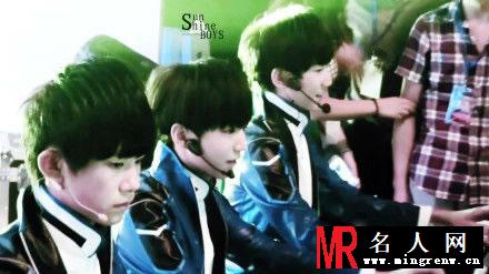 TFBOYS《China Joy》活动现场 蓝色套装阳光帅气(1)