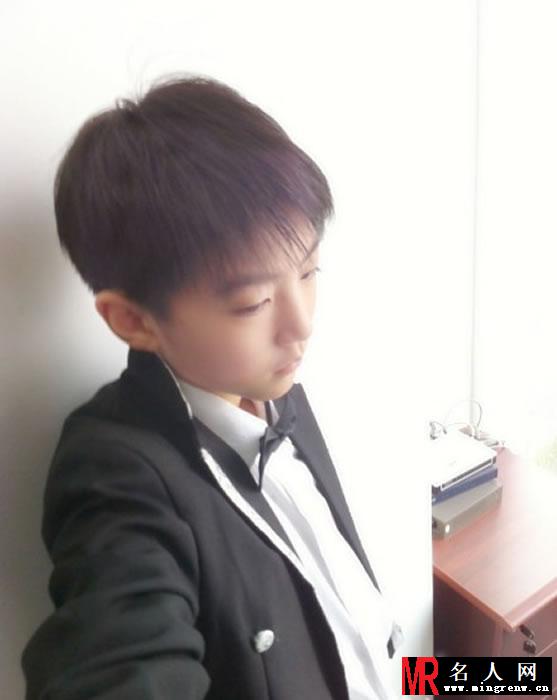 TFBOYS王俊凯2013年青涩生活照集(1)