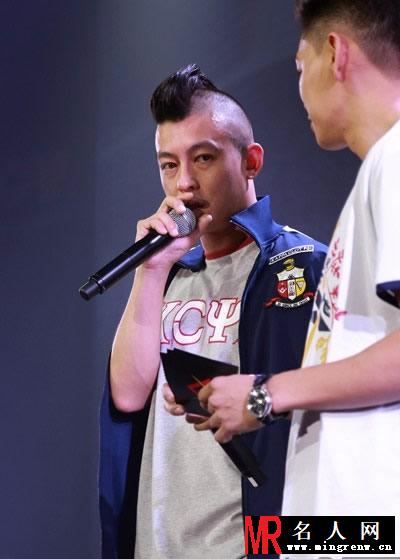 陈冠希怪异造型现身上海 捞金开口培养音乐新人(1)