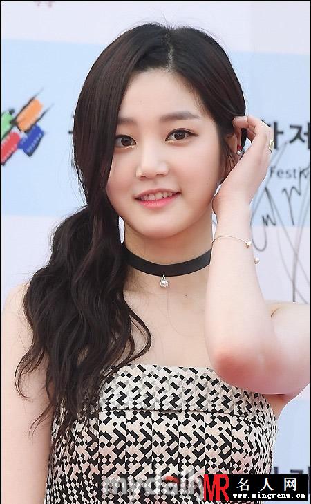 韩国女星搏出位 大胆造型引争议(1)