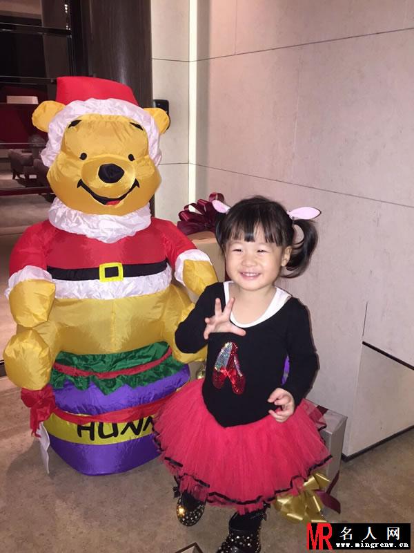《爸爸回来了》唐志中jason女儿蜜蜜香香生活照(1)
