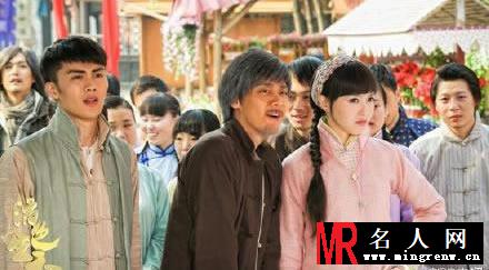 活色生香曝光李易峰奇葩剧照 化身媒婆形象尽毁(1)