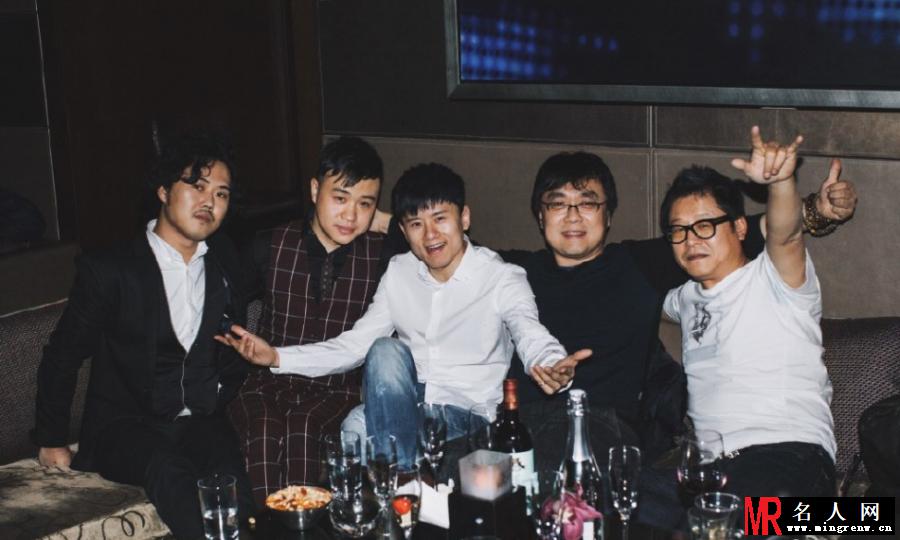 张杰生日获圈内好友祝福 与谢娜情侣装现身(1)