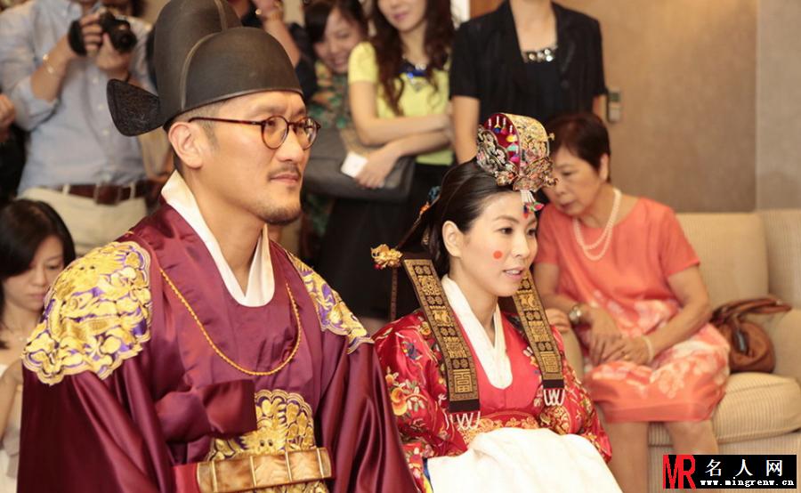 许茹芸首尔大婚 穿韩服熊吻丈夫(1)