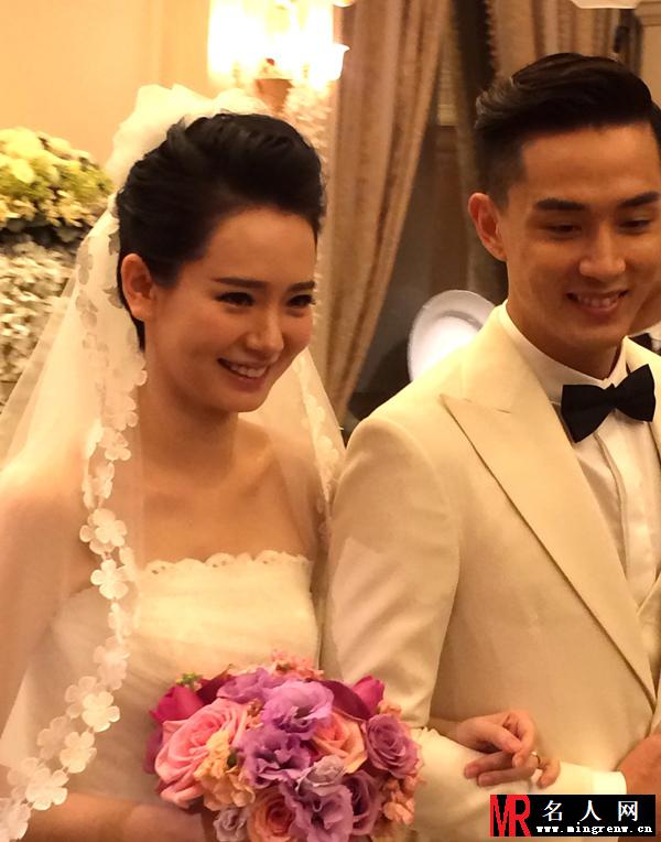 戚薇李承铉美国教堂举行婚礼 戚哥含泪化身小女人(1)