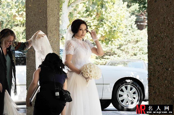 刘晓庆结婚一周年 再披婚纱似美娇娘(1)