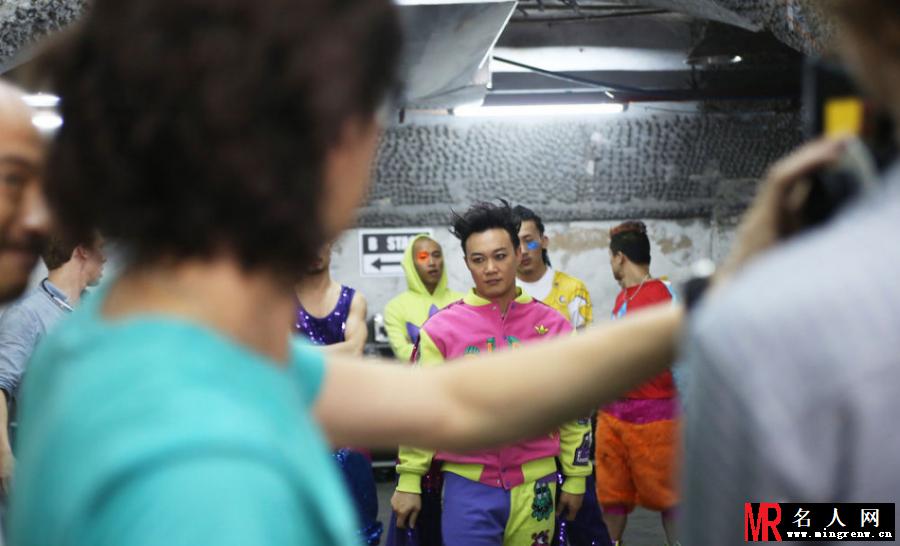 陈奕迅阿SA 合拍广告 休闲出镜默契十足(1)