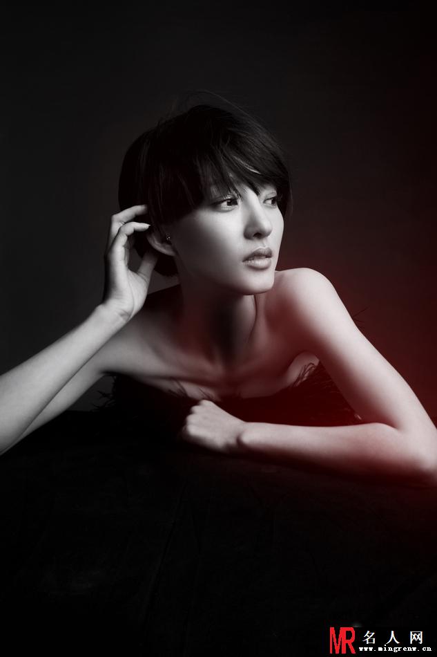 王丽坤性感写真曝光 俏丽短发高贵冷艳(1)