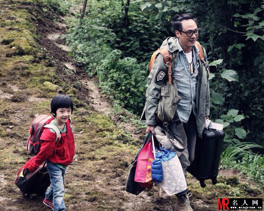 爸爸去哪儿2众星携子出动 黄磊愁闷女儿清秀亮相(1)